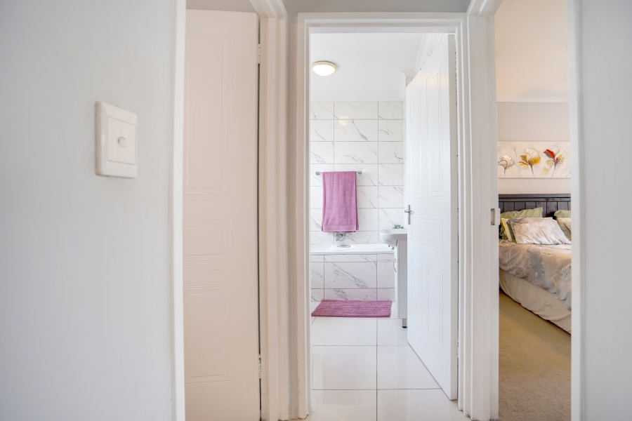 To Let 2 Bedroom Property for Rent in Sunningdale Western Cape